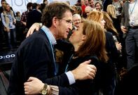Feijoo saluda a Soraya S�enz de Santamar�a en la segunda jornada de la convenci�n del PP.