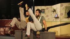 Tras un anticipo a cargo de Galeatro, el primer fin de semana de festival se abr�a con teatro de calle a cargo de Cirk about it y su pieza �El apartamento�