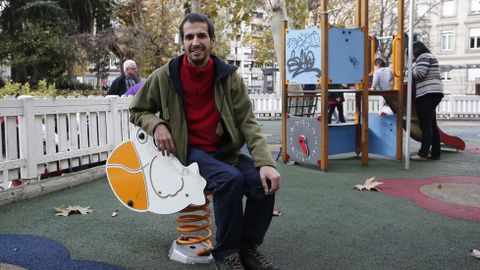 David Bruzos, en En Marea, en un parque infantil.