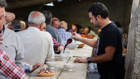 El pulpo y el vino son los protagonistas de la romera de San Simn.