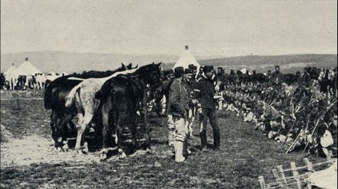 Tropas de caballer�a acampadas en el Campo do Teixugo