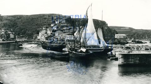 Reproducci�n de una imagen antigua del puerto de Luarca