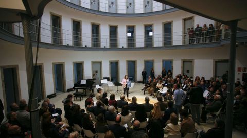 Un concierto de Lugo Camerata, en el patio central de la prisi�n, fue el primer acto cultural para inaugurar este centro