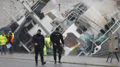 Barco hundido en bouzas tras un incendio