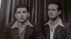 Juna Lago Collazo, a la izquierda de la foto, a su llegada a París tras su liberación del campo de concentración nazi en 1945