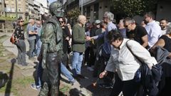 El sindicalista natural de Dodro muerto en el franquismo tiene una figura de bronce en el centro de Santiago.