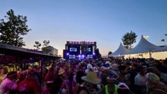La fiesta hortera de O Porto do Son fue una de las grandes citas de Disco M�vil Chocolate de este verano