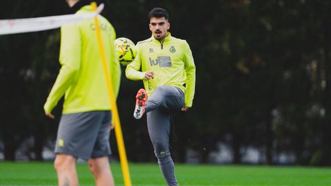 Dami�n Rodr�guez, en un entrenamiento del Racing de Santander, donde est� cedido por el Celta.