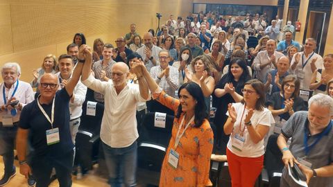 Manuel Cabezas, entre Jos Manuel Baltar y Paula Prado, en el momento de ser aclamado presidente del PP de la ciudad de Ourense