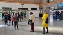 Colas de pasajeros este martes en la estaci�n de A Coru�a
