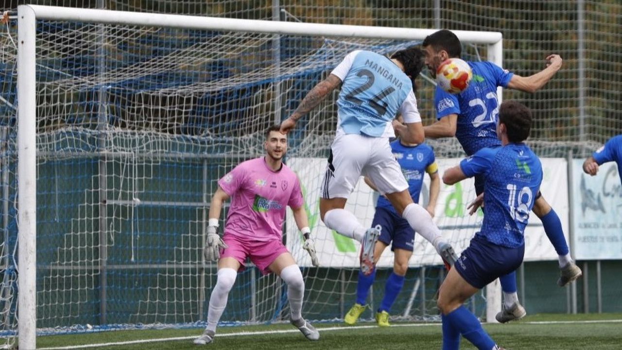 Un taconazo del Compostela deja sin premio a la UD Barbadás ante el líder (0-1)