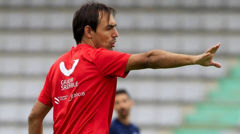 Miguel �ngel Tena, entrenador del Racing