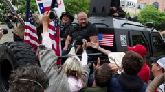 Alex Jones, uno de los organizadores de las protestas, predic� teor�as falsas sobre el coronavirus el pasado s�bado en Austin (Texas)
