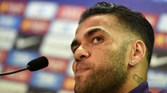 Dani Alves no aclara su futuro en el Bara