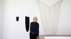 Eva Lootz inaugur� su exposici�n en la compostelana galer�a Trinta. 