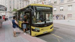 Uno de los nuevos autobuses que entr� en funcionamiento en Ourense