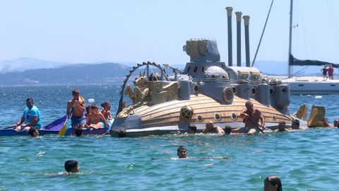 Festa da Dorna: Rejata de Embarcasi�ns feitas a machada e pan de millo na playa de Coroso