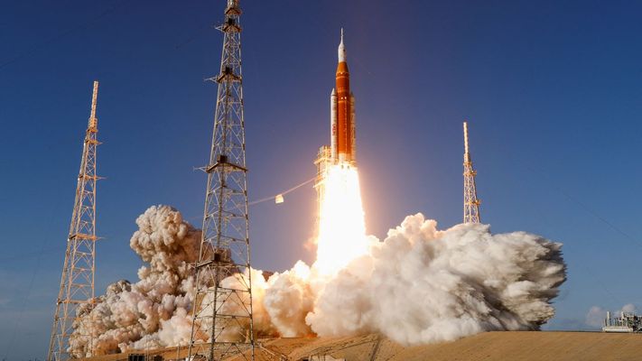 Momento del lanzamiento de la misi�n espacial de la NASA Artemis 2, en direcci�n a la Luna.