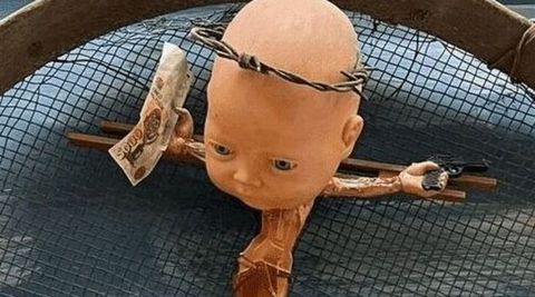 Uno de los cristos de la exposici�n del colectivo CAS.