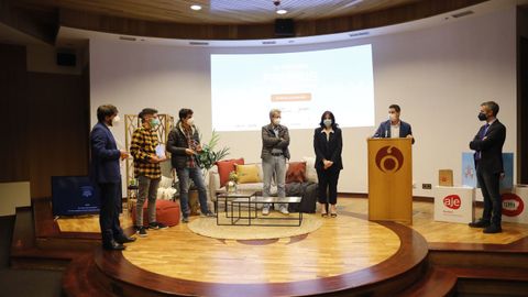 Grupo Cuevas, A Lebre Mensaxer�a, la Asociaci�n de Taxistas de Ourense y Calidus-Gallego recibieron el premio Mentor