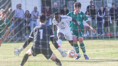 David Akwesi tuco alguna buena ocasi�n para el Racing aunque no acert�