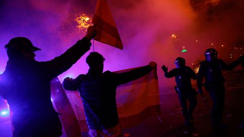Grupos de ultraderecha protagonizan los actos violentos en las manifestaciones