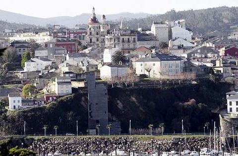 Vista panorámica del casco urbano de Ribadeo desde Castropol. 