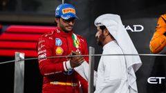 Carlos Sainz y Ben Mohammed Ben Sulayem.Carlos Sainz y el presidente de la FIA Ben Mohammed Ben Sulayem