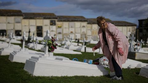 Preparativos en el cementerio de San Amaro