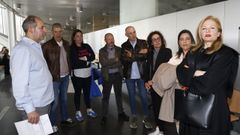 Extrabajadores de la ORA, con sus letrados en el juzgado de Ourense