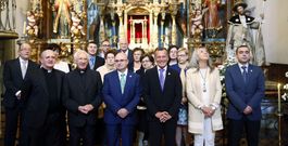La corporaci�n local, con la ausencia del gobierno (Compostela Aberta) y de los ediles del BNG, cumpli� con el voto a San Roque. 