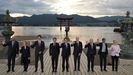 Los l�deres de los pa�ses del G7, flanqueados por el presidente del Consejo Europeo, Charles Michel, y la presidenta de la Comisi�n Europea, Ursula Von der Leyen