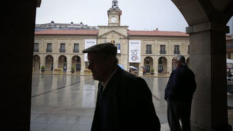 AYUNTAMIENTO DE AVIL�S EN LA PLAZA  ESPA�A
AVIL�S - ASTURIAS
