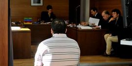 El empresario (arriba) no descarta pedir da�os y perjuicios. 