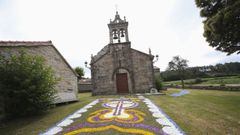 Alfombra floral ante la iglesia de Salto, Vimianzo