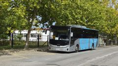 Autob�s metropolitano en Oleiros.
