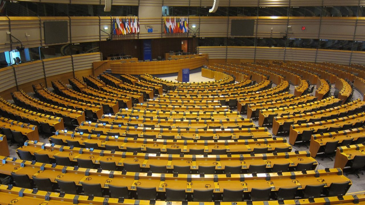 Marlaska y Saiz evitan hablar en una Eurocámara que apoya a la ciudad autónoma