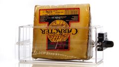 Cu�a de queso protegida con un sistema antihurto de STC
