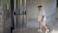 Manuel Charl�n acude a declarar a los juzgados de Vilagarc�a por un conflicto con una arrendataria