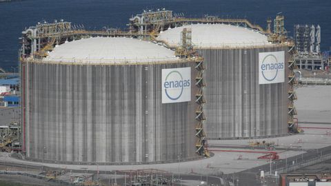 Vistas de la planta regasificadora de El Musel-Enag�s