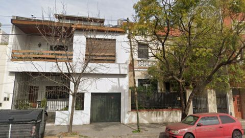 Imagen de la casa de la familia Graf a la izquierda y la casa alquilada por Gustavo Cerati a la derecha.