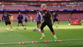 Antoine Griezmann, durante la sesi�n de entrenamiento de este lunes en el Emirates Stadium.
