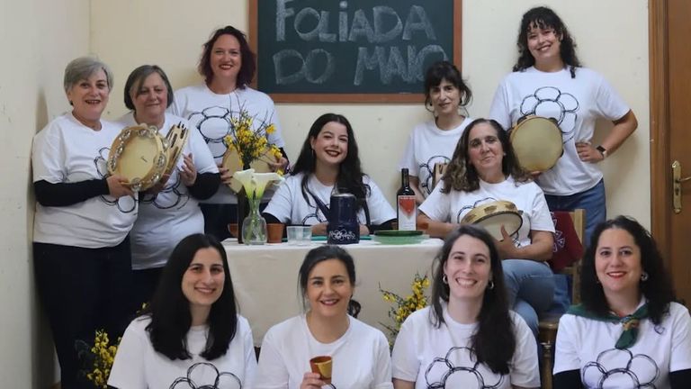 <span lang= gl >En imaxe de arquivo con motivo d&aacute; Foliada do Maio que organizou Pensamento e Sementeira, ou grupo de pandereteiras do colectivo</span>