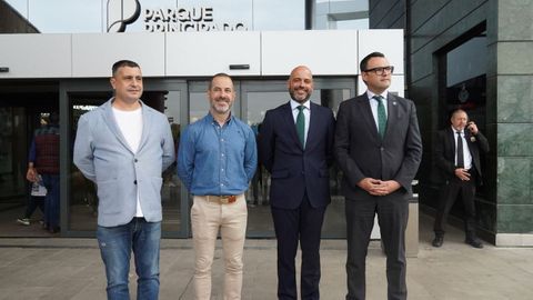 De izquierda a derecha, Javier Rodr�guez Mor�n, primer teniente de alcalde del Ayuntamiento de Siero; el director de Parque Principado, Fernando Garc�a; el alcalde de Siero, �ngel Garc�a �Cepi�y el consejero de Hacienda, Justicia y Asuntos Europeos, Guillermo Pel�ez.