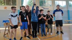 El equipo ba�ense (en la foto) logr� el primer puesto en la categor�a alev�n del Torneo Intercomarcal de Xadrez, puesto que no dejaron escapar ni un solo punto.