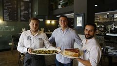 VERMUTER�A CHIT�N. EN EL CENTRO EL GERENTE JOS� MAR�A P�REZ TOBA