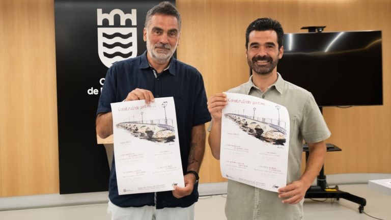 Demetrio G�mez, concelleiro de Cultura, e Rafael Agull� Albors, director titular da banda, presentaron o ciclo