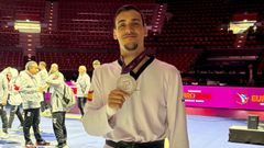 Iv�n Garc�a muestra la plata conseguida en el Europeo, que todav�a se est� celebrando en M�nich