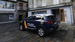 Coche de la Polica Nacional, estacionado en Viveiro