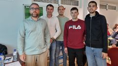 Javi Rey, primero por la izquierda, con Roberto Gonz�lez, presidente de la asociaci�n Afiador, y parte de su cuerpo t�cnico: el segundo entrenador, Luis Vilach�, el nutricionista Alberto Ramos y el analista V�ctor Pulido.